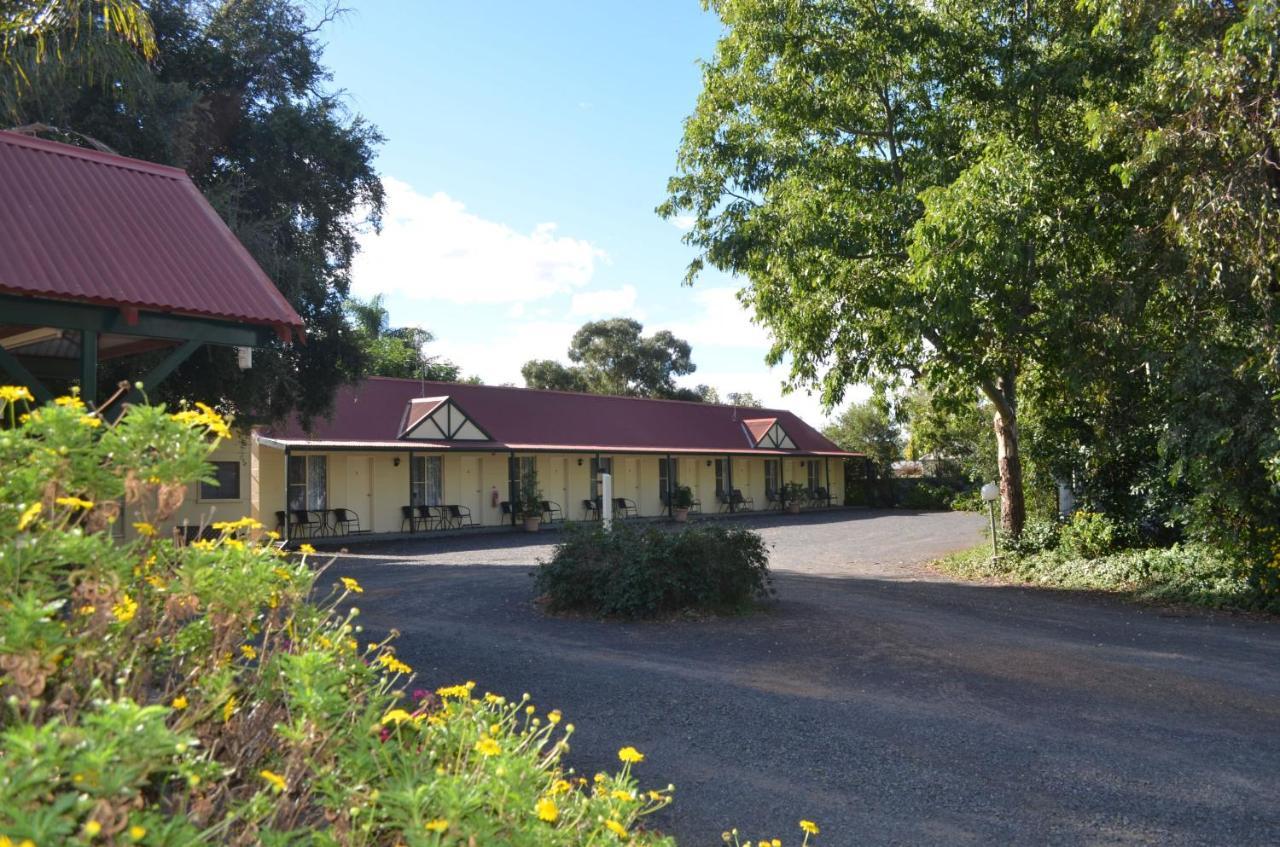 Bungalow Motel Gilgandra Exterior photo